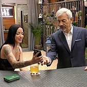 Una soltera se molesta y frena en seco a Carlos Sobera por un comentario: «No te pases ni un pelo»