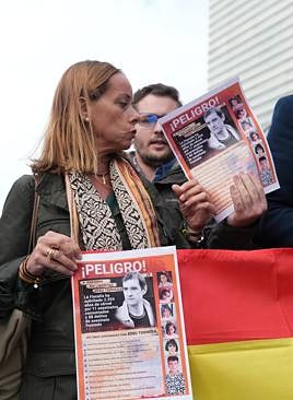 Imagen - Protesta frente al Kursaal por la emisión de 'No me llame Ternera'. Un grupo de cinco simpatizantes de Vox han acudido a la puerta de la sala de cine donde se proyectó 'No me llame Ternera'