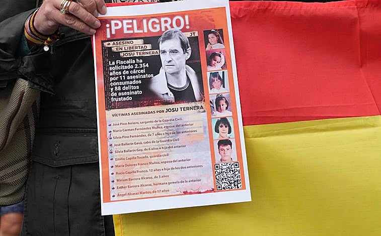 Imagen - Protesta frente al Kursaal por la emisión de 'No me llame Ternera'. Un grupo de cinco simpatizantes de Vox han acudido a la puerta de la sala de cine donde se proyectó 'No me llame Ternera'