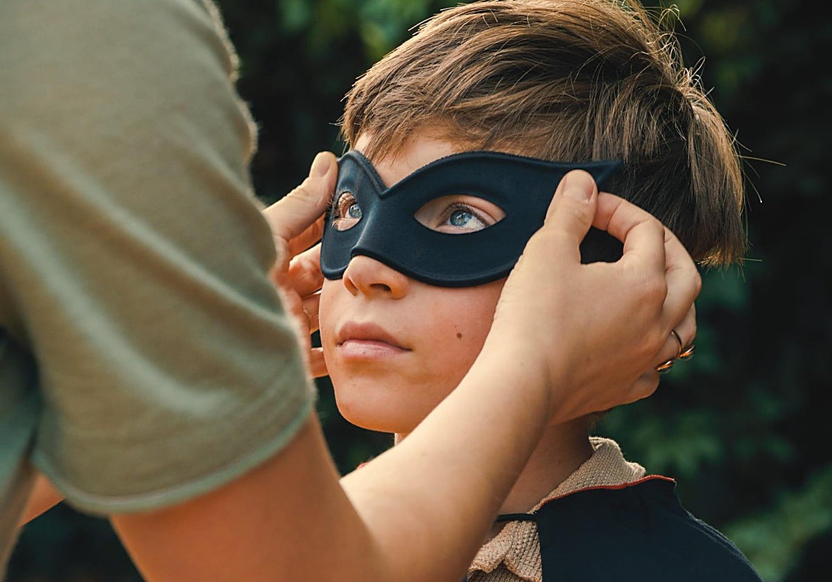 Crítica de &#039;La isla roja&#039; (**): Memoria y aromas de colonia francesa en Madagascar