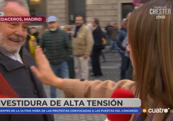 Encontronazo entre una reportera de 'En boca de todos' y manifestantes: «Siempre hay zopencos»