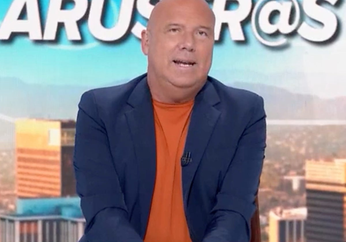 Alfonso Arús ha pillado a una colaboradora de 'Aruser@s' fuera de juego.