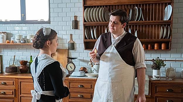 Sara Molina y Carlos Suárez son María Fernández y Valentín en 'La Promesa'