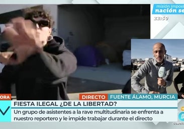 Un reportero de 'Vamos a ver' se enfrenta a un grupo de jóvenes en pleno directo: «¡No me toques, chaval!»