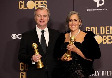 'Oppenheimer' triunfa en los Globos de Oro 2024 en una noche gris para 'Barbie'