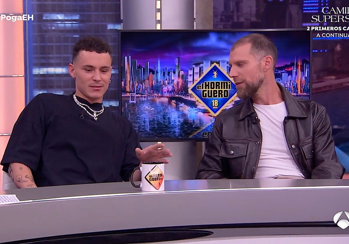 Arón Piper y José Manuel Poga presentando en 'El Hormiguero' la nueva película de Daniel Calparsoro