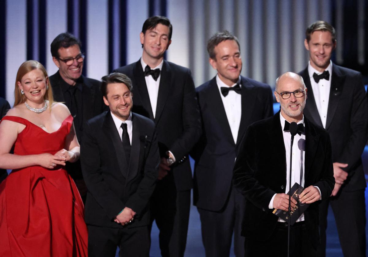 Jesse Armstrong recibe el premio a la Mejor Serie Dramática por 'Succession'