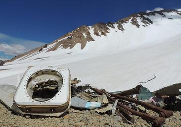 Lo que queda de la tragedia en el 'valle de las lágrimas', el lugar real del accidente aéreo que narra 'La sociedad de la nieve'