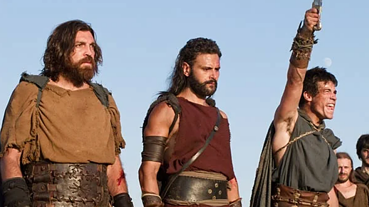 Hovik Keuchkerian, Roberto Enríquez y Juan José Ballesta, en 'Hispania'