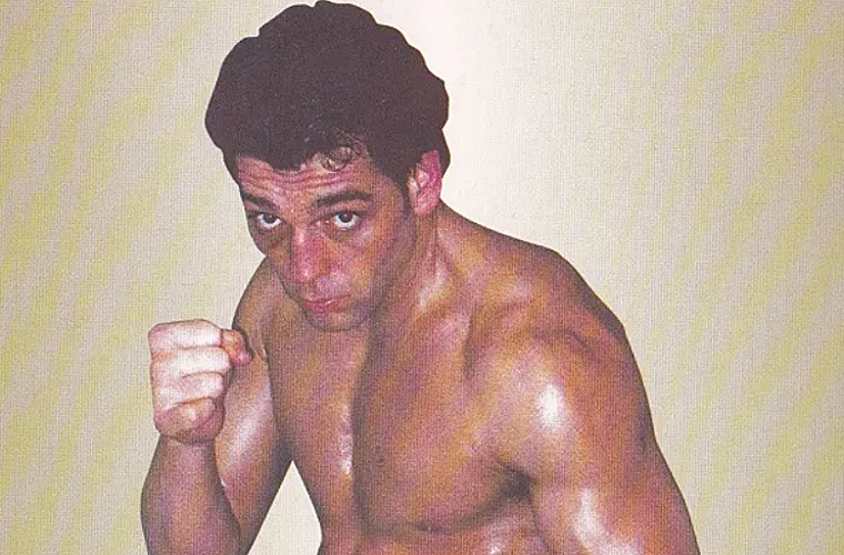El actor Hovik Keuchkerian, durante su etapa como boxeador profesional