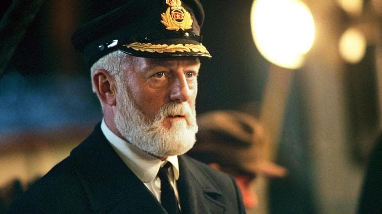 Bernard Hill interpretó al capitán Edward Smith en la película 'Titanic' (1997)