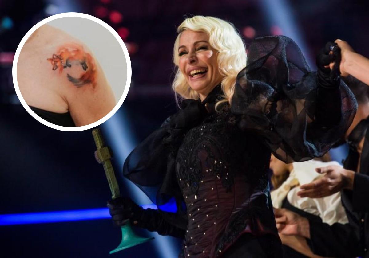 La cantante de Nebulossa, Mery Bas, y una imagen del tatuaje que lleva en el hombro