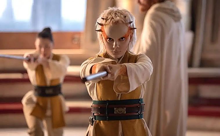 Imagen principal - Dafne Keen, la española que triunfa en Hollywood: «Pasar de ser una actriz de Marvel a volver a tu vida, donde te hacen bullying y eres una perdedora, es raro»