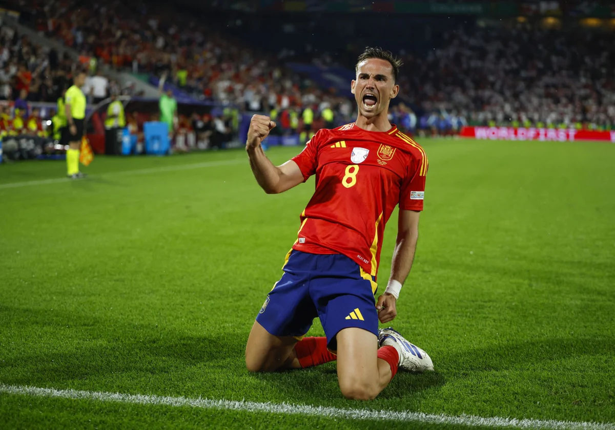 Fabián Ruiz celebra tras marcar el segundo gol ante Georgia