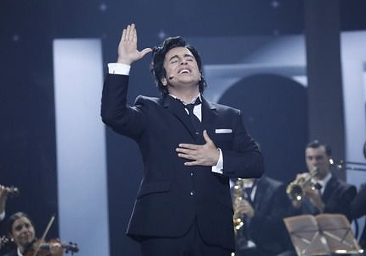 David Bustamante durante su actuación en la final de 'Tu cara me suena'