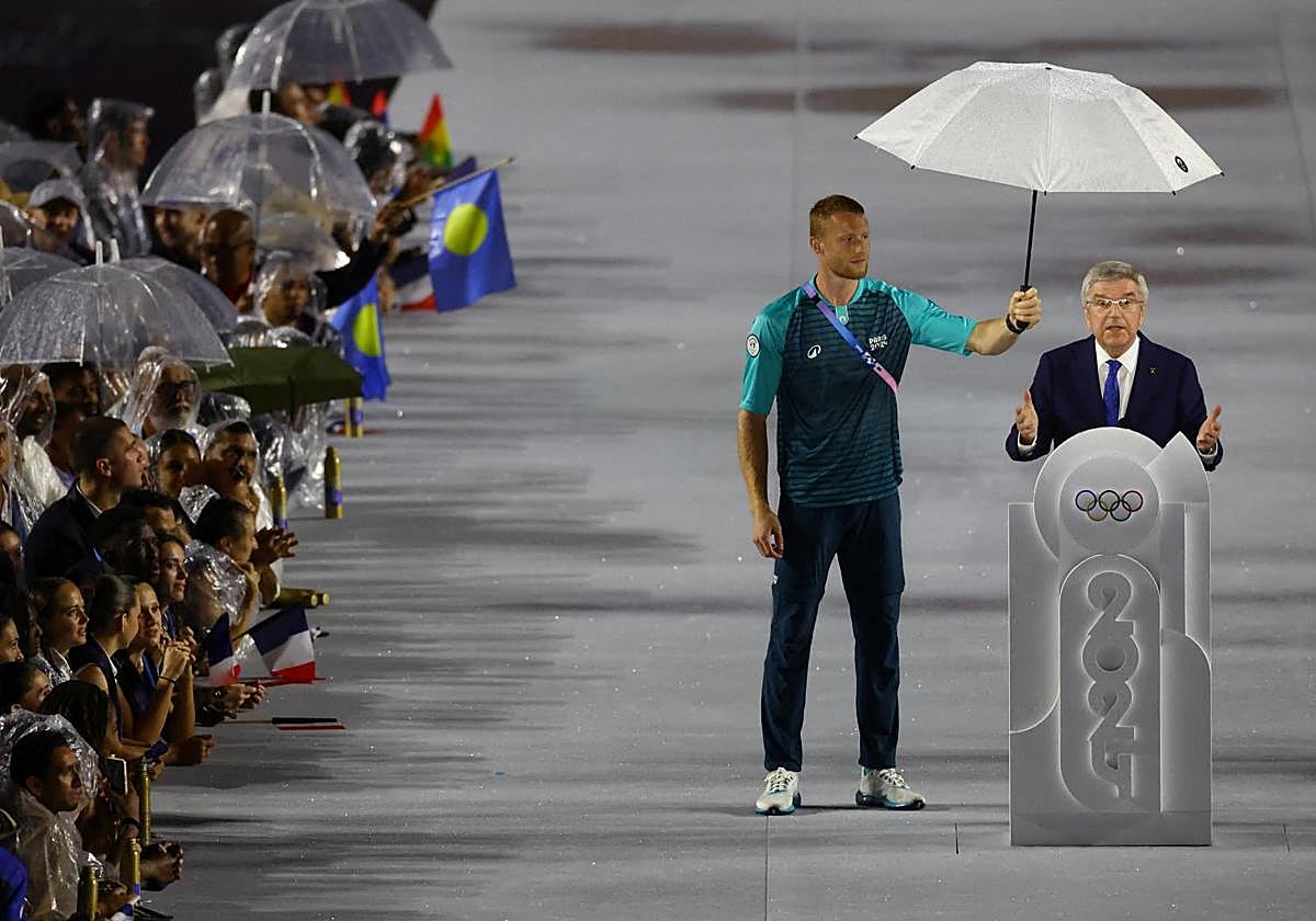 Thomas Bach, presidente del Comité Olímpico Internacional, durante el discurso inaugural de los Juegos Olímpicos de París