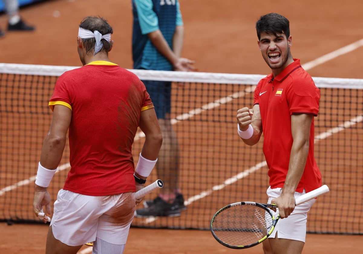 Rafa Nadal y Carlos Alcaraz durante uno de sus partidos en París