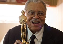 Muere James Earl Jones, la voz de Darth Vader, a los 93 años