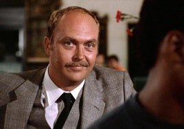 Muere John Ashton, el detective serio que mantenía a raya a Eddie Murphy