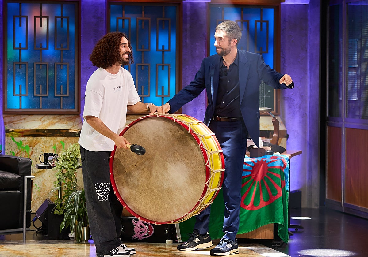 Marc Cucurella con Broncano en 'La Revuelta'