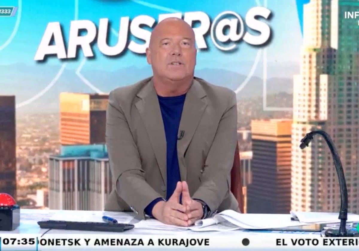 Alfonso Arús, presentador de 'Aruser@s', ha criticado duramente a la clase política por la DANA.