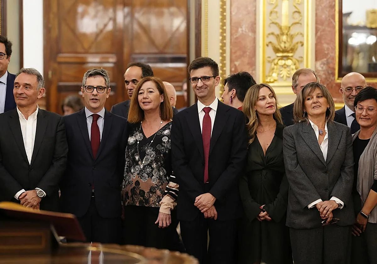 Algunos miembros del Consejo de Administración junto a José Pablo López, presidente de RTVE