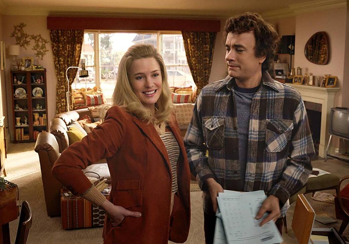 Robin Wright y Tom Hanks en una escena de 'Here'