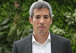 Quién es Oriol Nolis, presentador de la gala de Nochevieja en La 1 de TVE: el divorcio de su marido y su dimisión de un puesto de RTVE