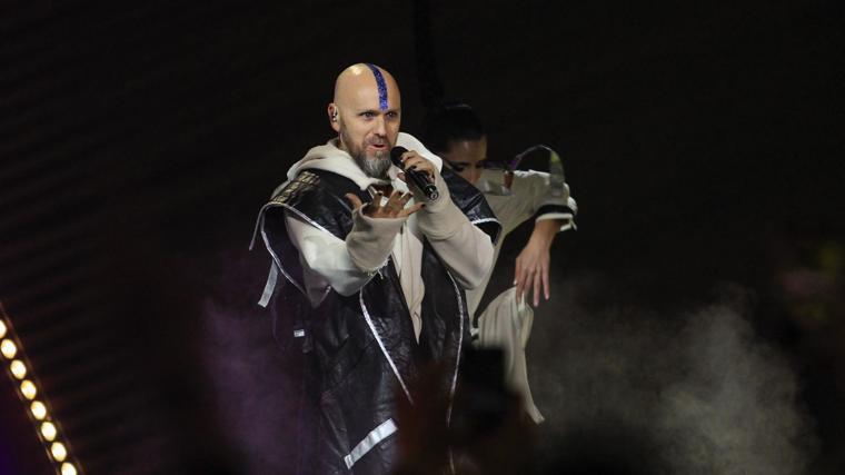 El cantante Mawot durante su actuación en la segunda semifinal del Benidorm Fest 2025