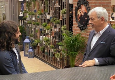 Un soltero deja 'ko' a Carlos Sobera con su insólito oficio: «Podías haberme dicho que chupabas otra cosa»