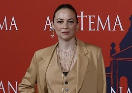 La vida personal de Leonor Watling, presentadora de los Premios Goya: su marido famoso cantautor y el grupo de música donde cantaba