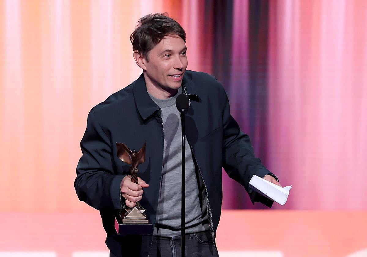 Sean Baker, con el premio a mejor director de los premios del cine independiente de Estados Unidos, celebrados el pasado sábado