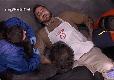 Un concursante de 'Masterchef' se desploma y tiene que ser evacuado de urgencia en ambulancia