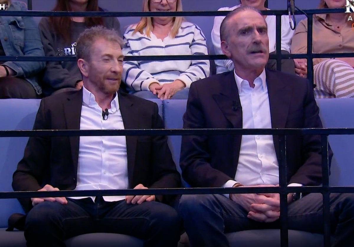 Pablo Motos y Juan y Medio en la grada de 'El Hormiguero'