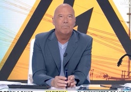 El apagón de Alfonso Arús dentro del coche, en un parking y con el kit de emergencia: «Dije: 'ya vendrán'»