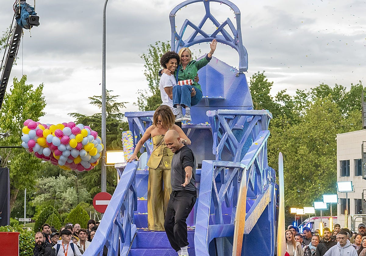 María Patiño y Belén Esteban durante el desfile de 'La familia de la tele'