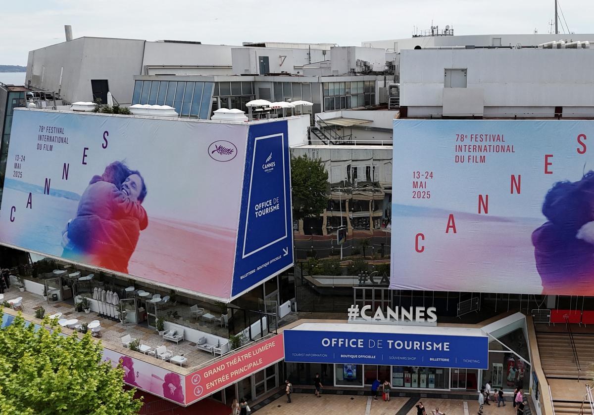 Cannes, este lunes, ya preparada para la inauguración el martes 12 de mayo de la 78 edición del Festival