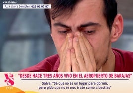 Salva Méndez, 28 años y tres de ello viviendo en el Aeropuerto de Barajas: «No deben tratarnos como salvajes»