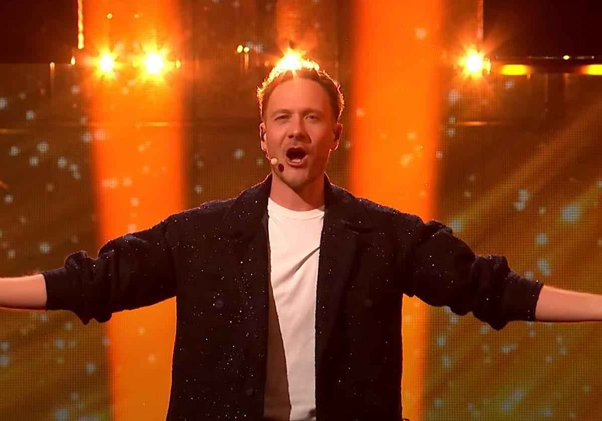 Klemen, representante de Eslovenia en Eurovisión, durante su participación en la semifinal de 2025