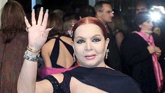 Miénteme, Sara
