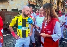 La retransmisión de La 1 se ha visto 'boicoteada' por gritos de espontáneos contra Pedro Sánchez.