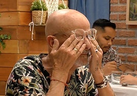 Un soltero de 'First Dates' se emociona con su cita y rompe a llorar: «Nunca me había pasado en la vida»