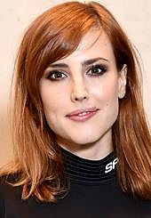 Imagen principal - Natalia de Molina representa a Loly Álvarez