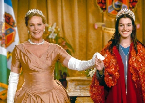 Imagen secundaria 1 - Anne Hathaway: el regreso de la princesa (y de la asistente de Miranda Priestly)