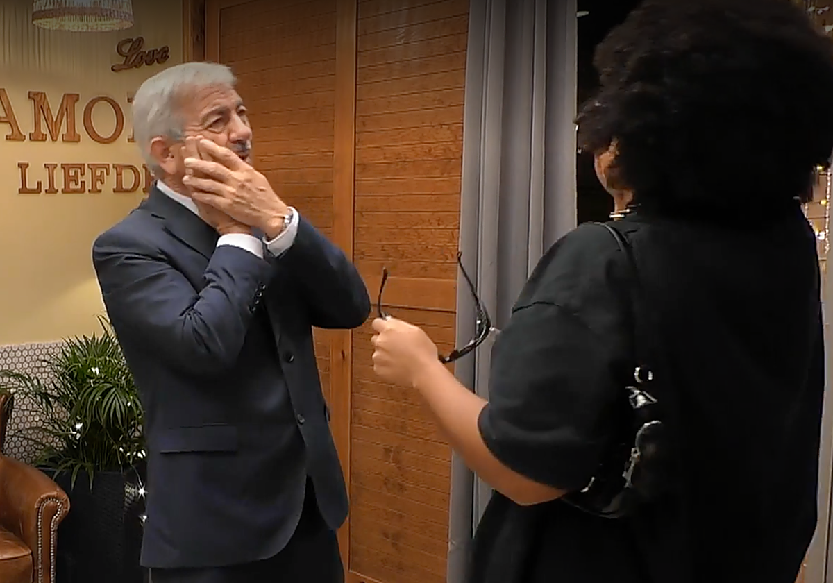 La accidentada entrada de Abril en 'First Dates'