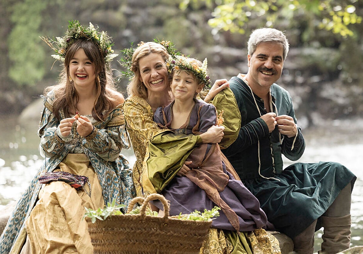 Luna Fulgencio, Alexandra Jiménez, Amaia Miranda y Ernesto Sevilla en el rodaje de 'Sin cobertura'