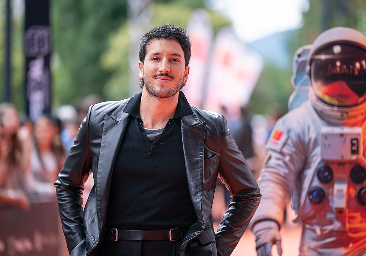 Sebastián Yatra, Mika, Eva González, Malú y Pablo López, durante la presentación de 'La Voz' en el Festval de Vitoria