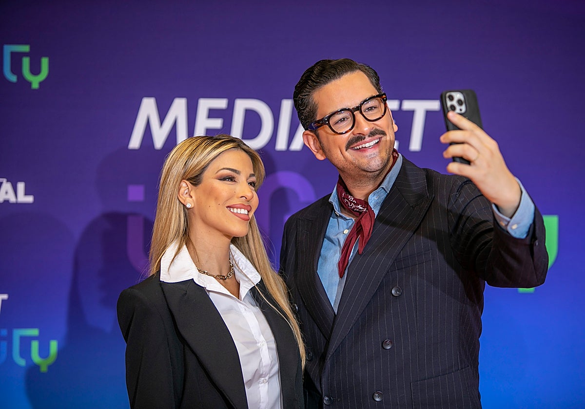 Oriana Marzoli y Sebastián Gallego, presentadores de 'El loco amor'