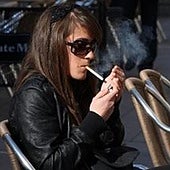 Sonsoles Ónega, contundente con que se multe a los padres si pillan a sus hijos fumando con la nueva ley antitabaco: «Es indignante»