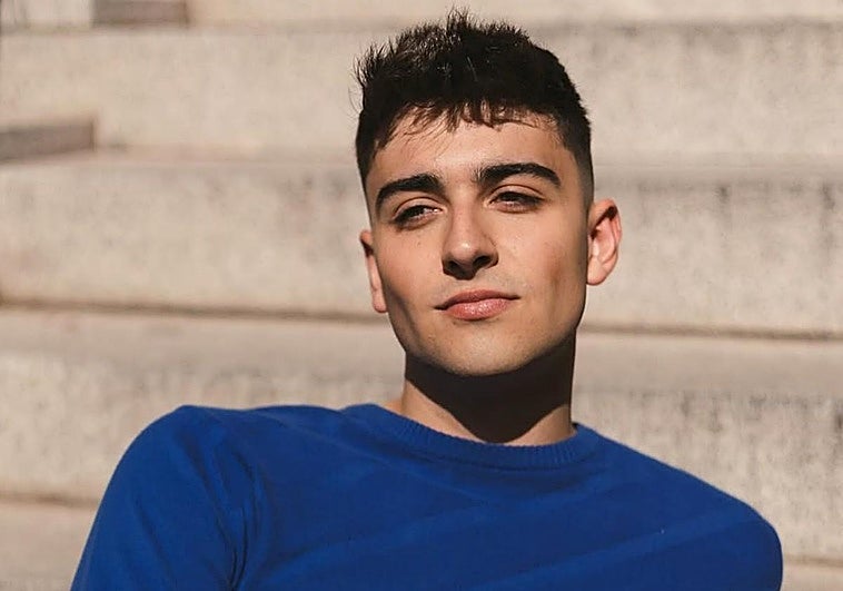 Quién es Juanjo Bona, concursante de 'Masterchef Celebrity': su segunda vez en el concurso, su paso por 'Operación Triunfo' y su novio cantante